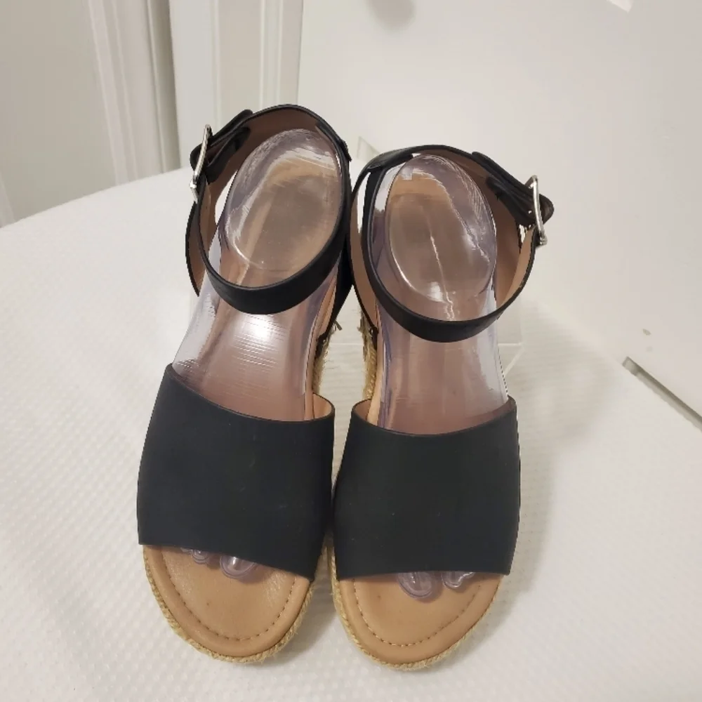 CUSHIONAIRE Black Espadrille Sandals Size 9, Preppy, Classic